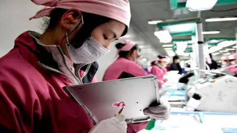 Apple cuts Foxconn supply chain