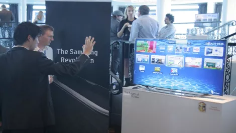 Samsung shows off remote-free TV