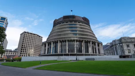 Transitioning BlackBerry inks NZ govt contract