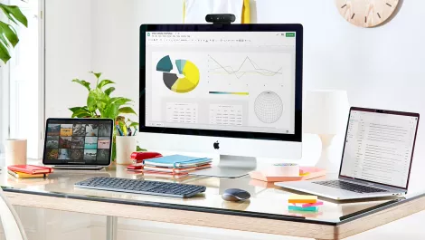 Logitech 4k pro webcam desk