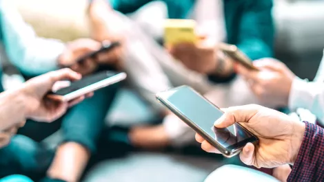 Best looking phone survey reveals surprising market trends