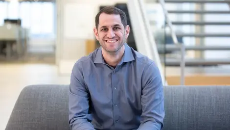Adamglaser headshot