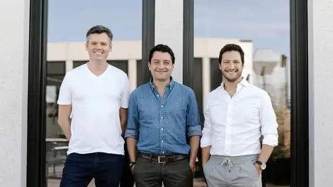 Albatross founders   outside